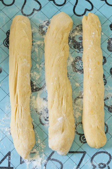 Цуреки - греческий пасхальный хлеб