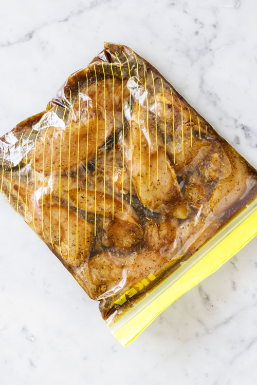 Курица с бальзамическим соусом на сковороде и бальзамическим уксусом может превратить курицу в деликатес (40 минут